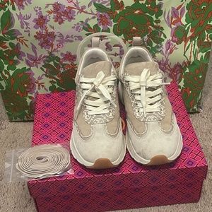 T MONOGRAM GOOD LUCK TRAINER